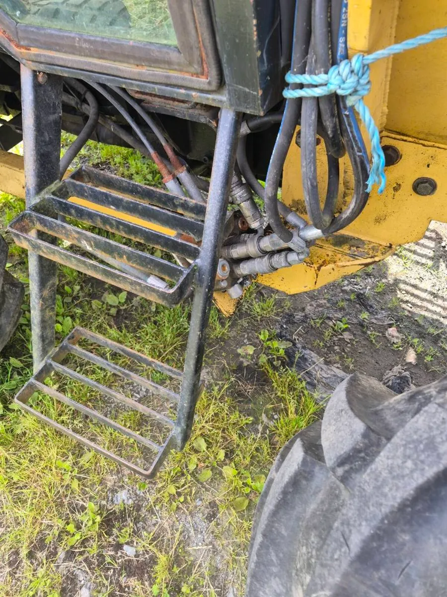 Front loader - Image 2