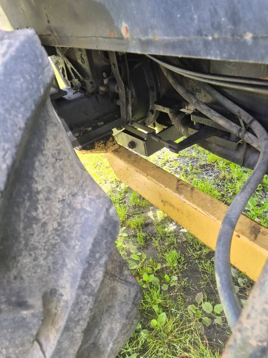 Front loader - Image 3