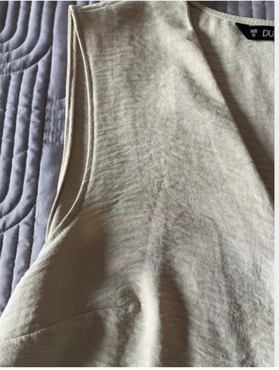 Dunnes sleeveless top size 12 - Image 3