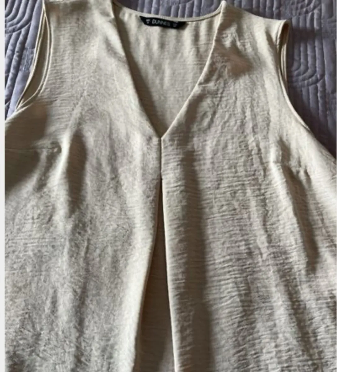 Dunnes sleeveless top size 12 - Image 4