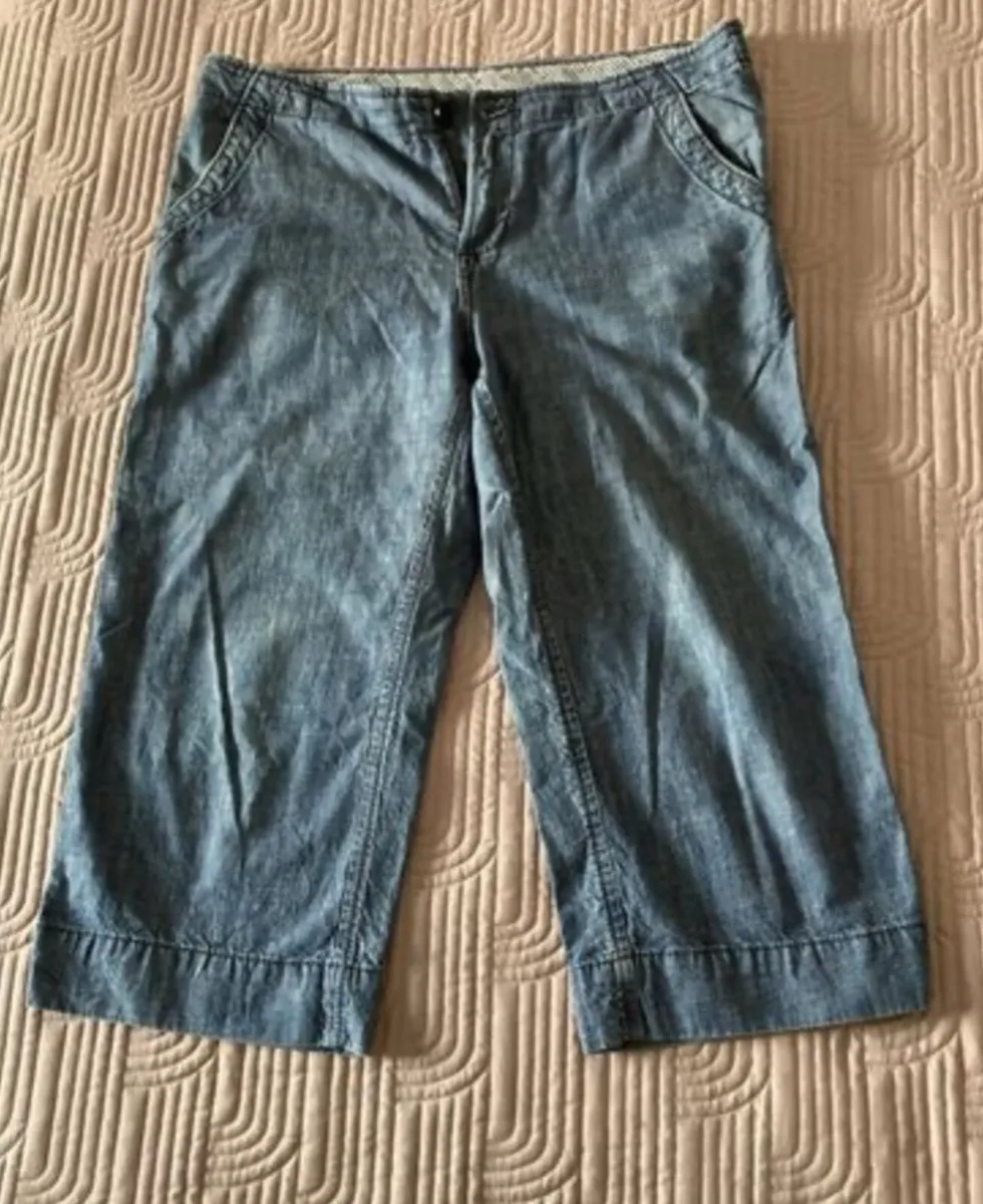 M&S Three Quarter length trousers Size 14 - Image 1