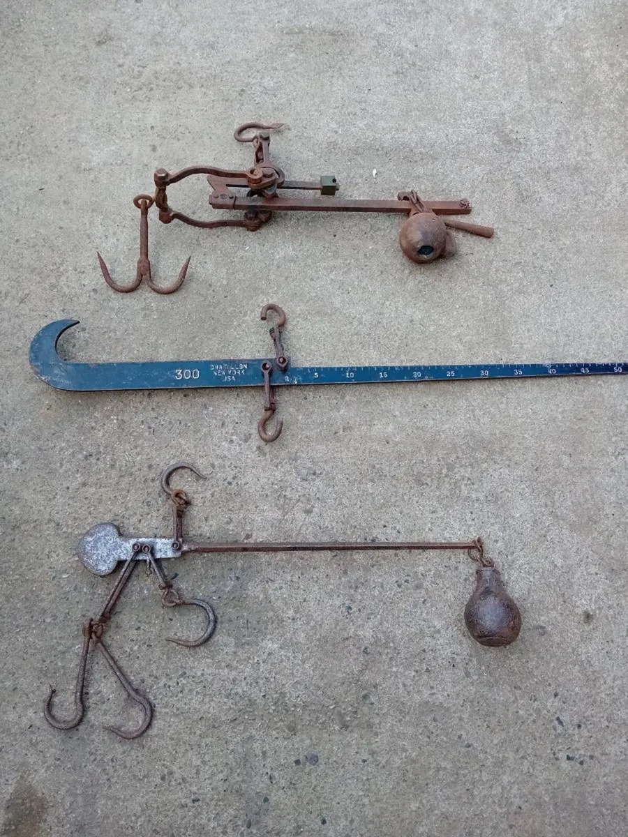 ANTIQUE AND COLLECTABLES - Image 1