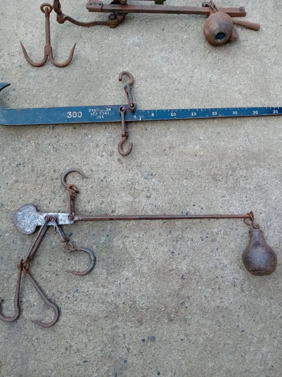 ANTIQUE AND COLLECTABLES - Image 2