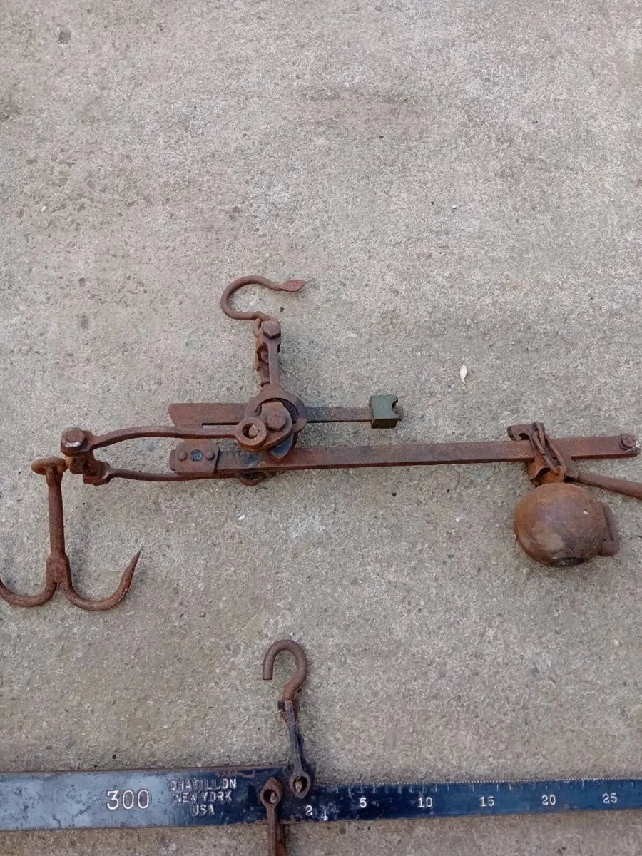 ANTIQUE AND COLLECTABLES - Image 4