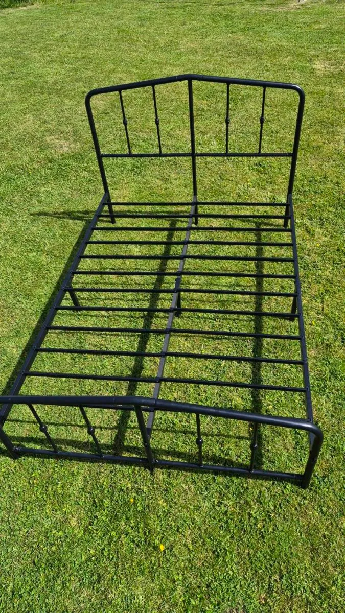 Metal Bed Frames x 2 4'6" - Image 3