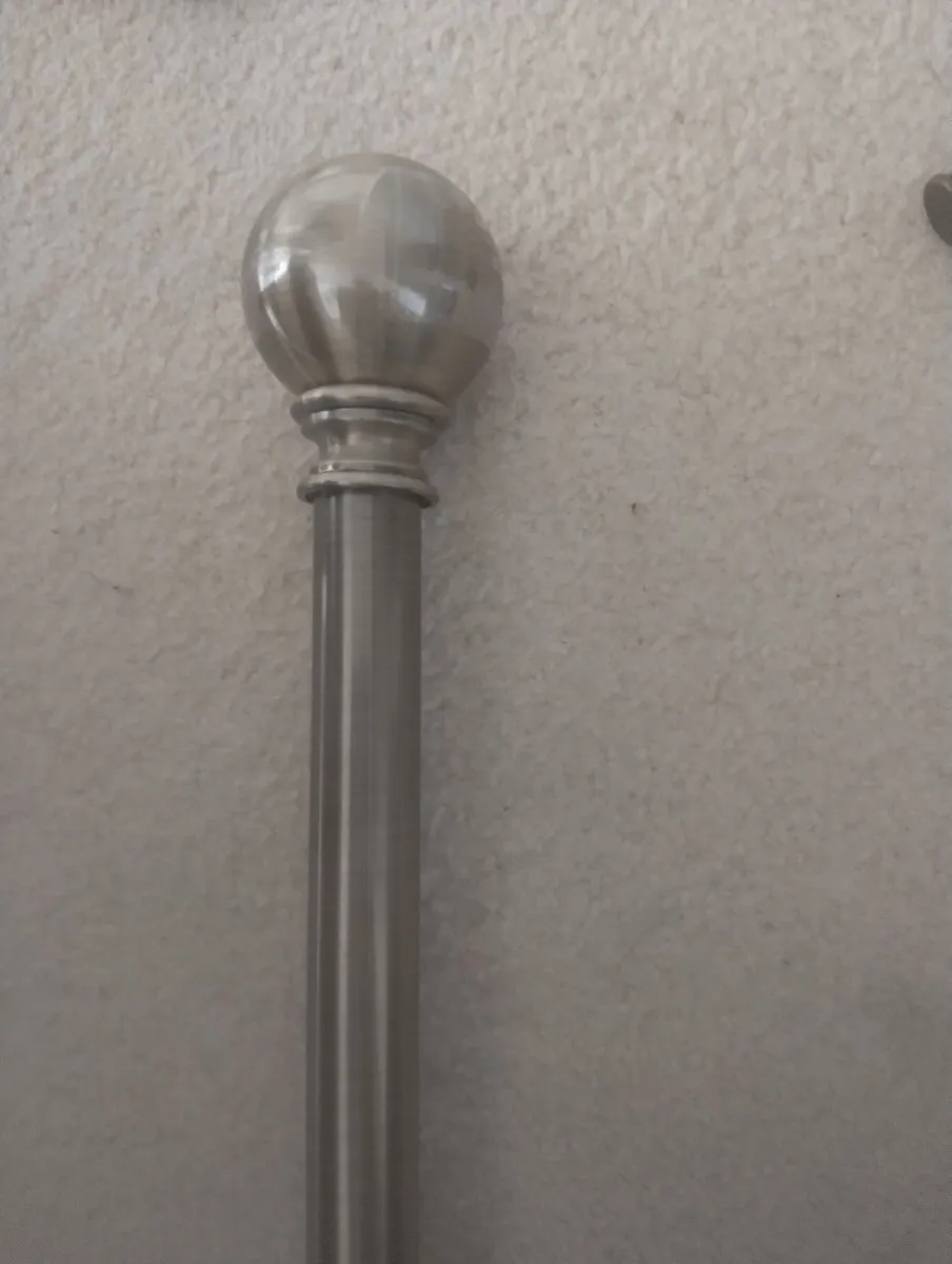 Curtain pole - Image 1