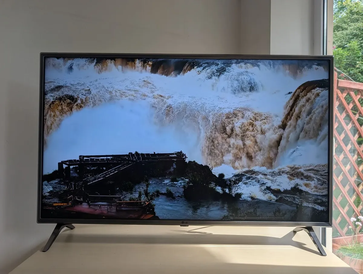 LG 43" 4K UHD HDR Smart TV + Amazon FireStick - Image 3