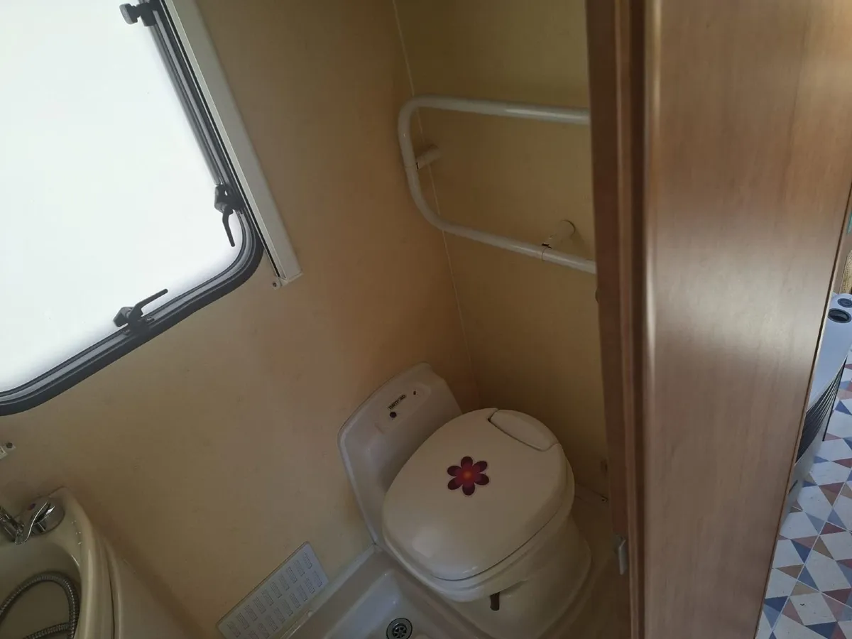 2006 Motorhome - Image 4