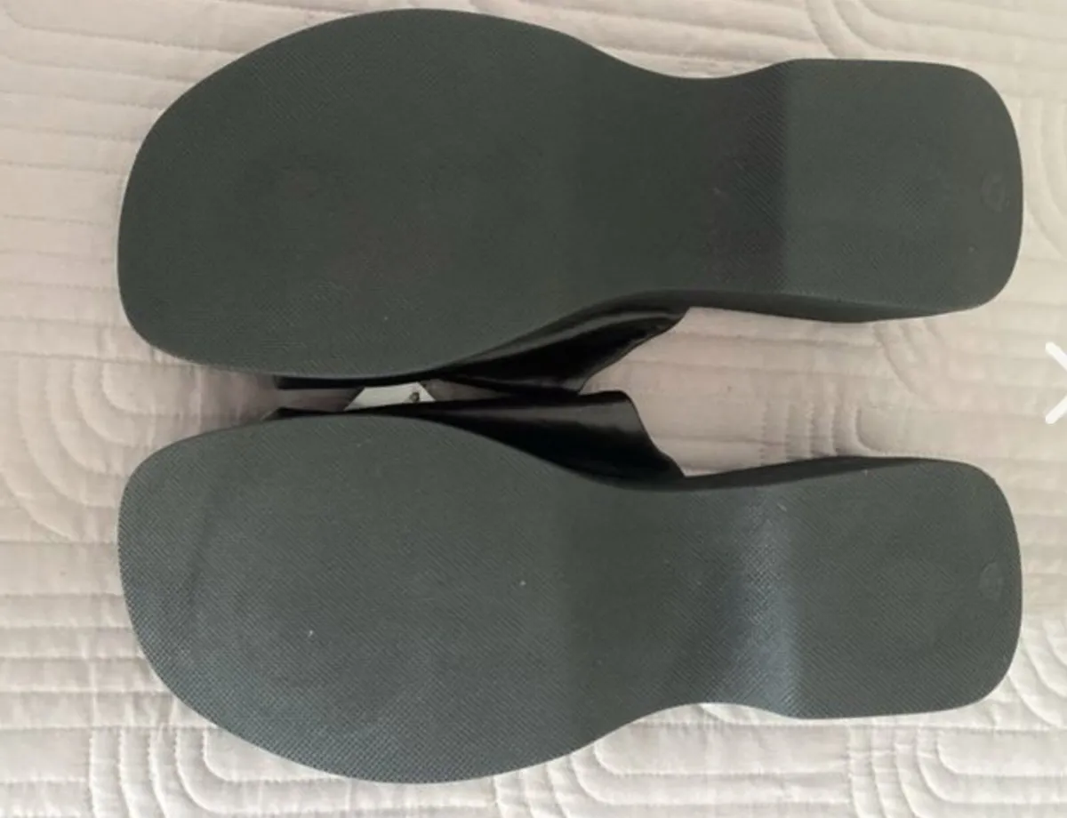 BNWT Dunnes Black Sandals Size 8 - Image 4
