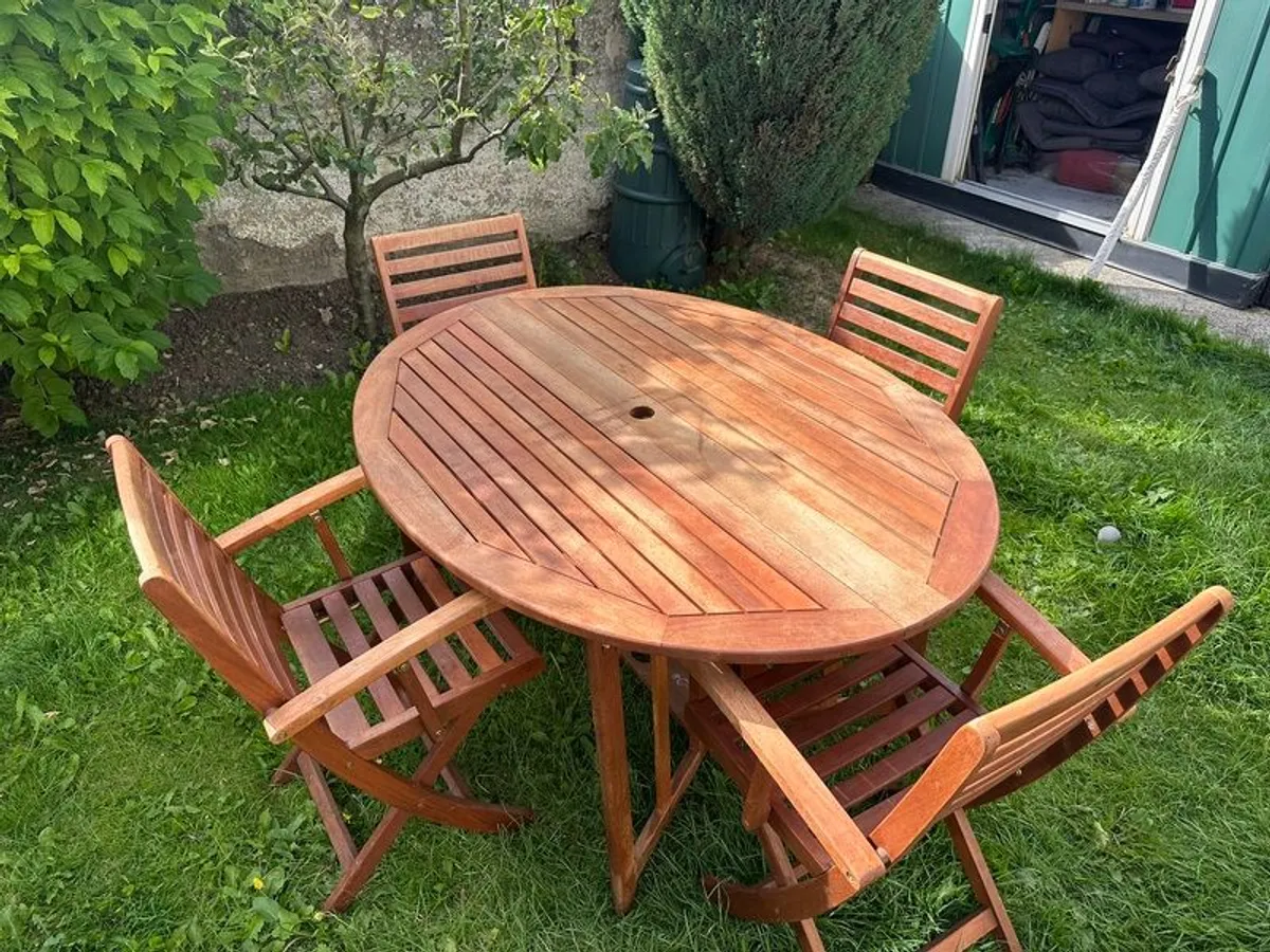 Garden table & chairs - Image 1