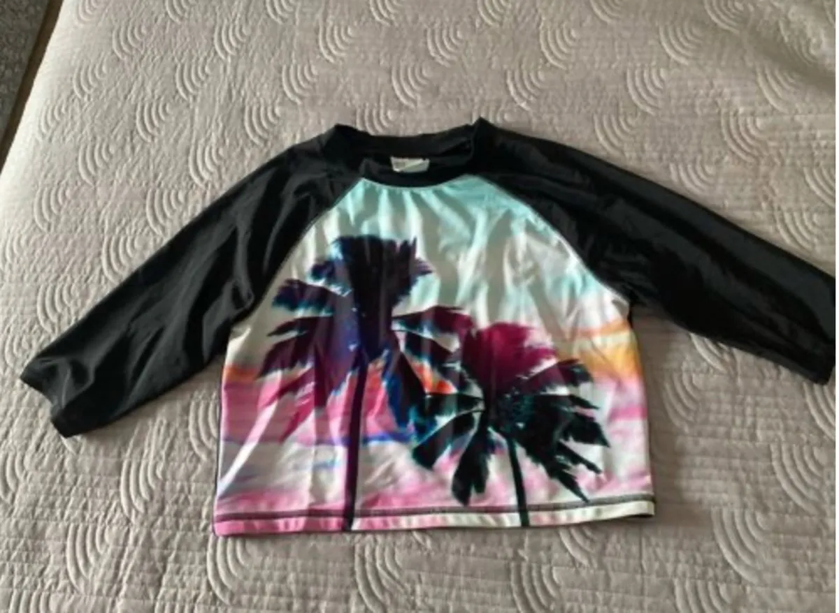 H&M Sun Protector Wet Top - Image 2