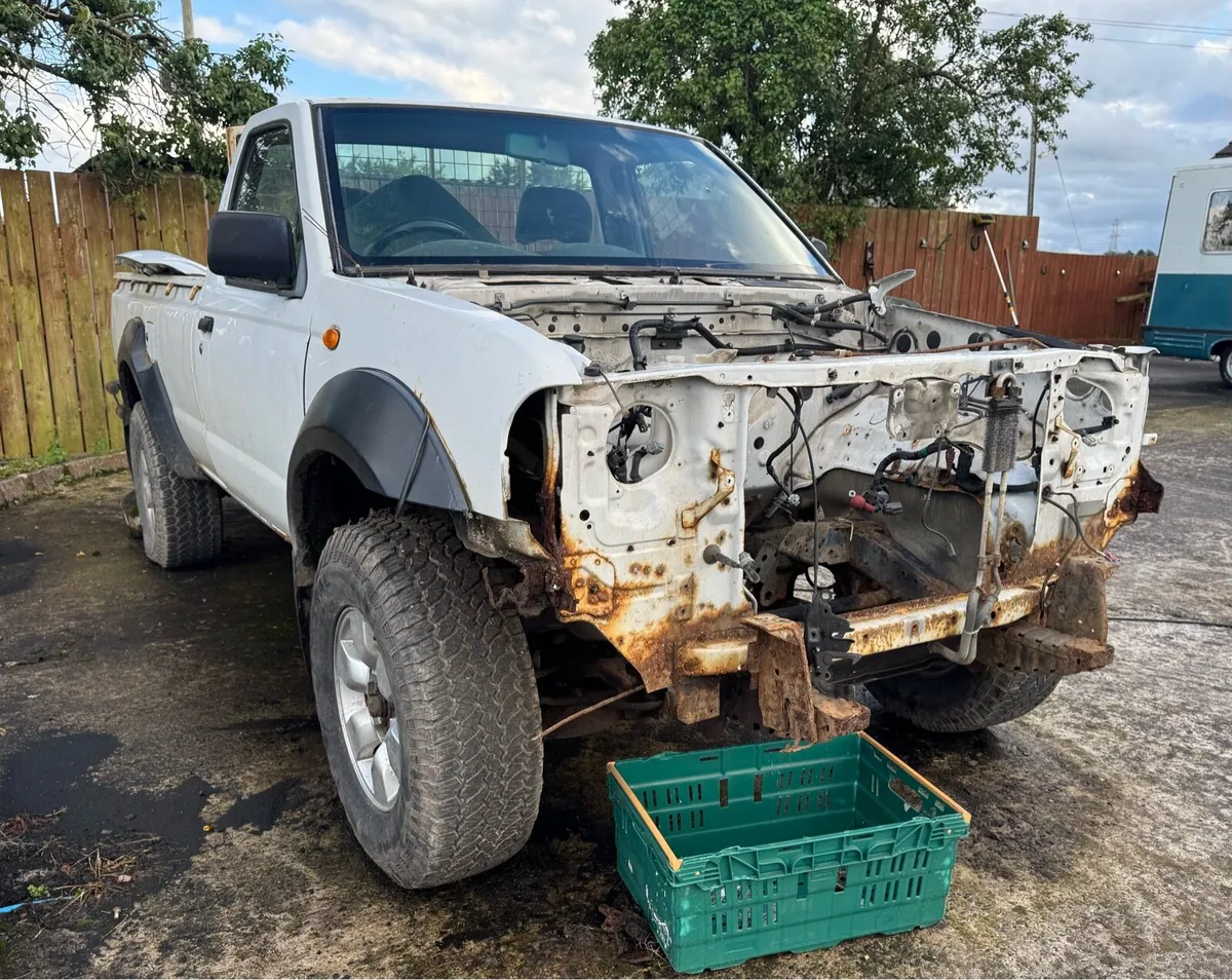 Nissan Navara D22 Breaking - Image 1