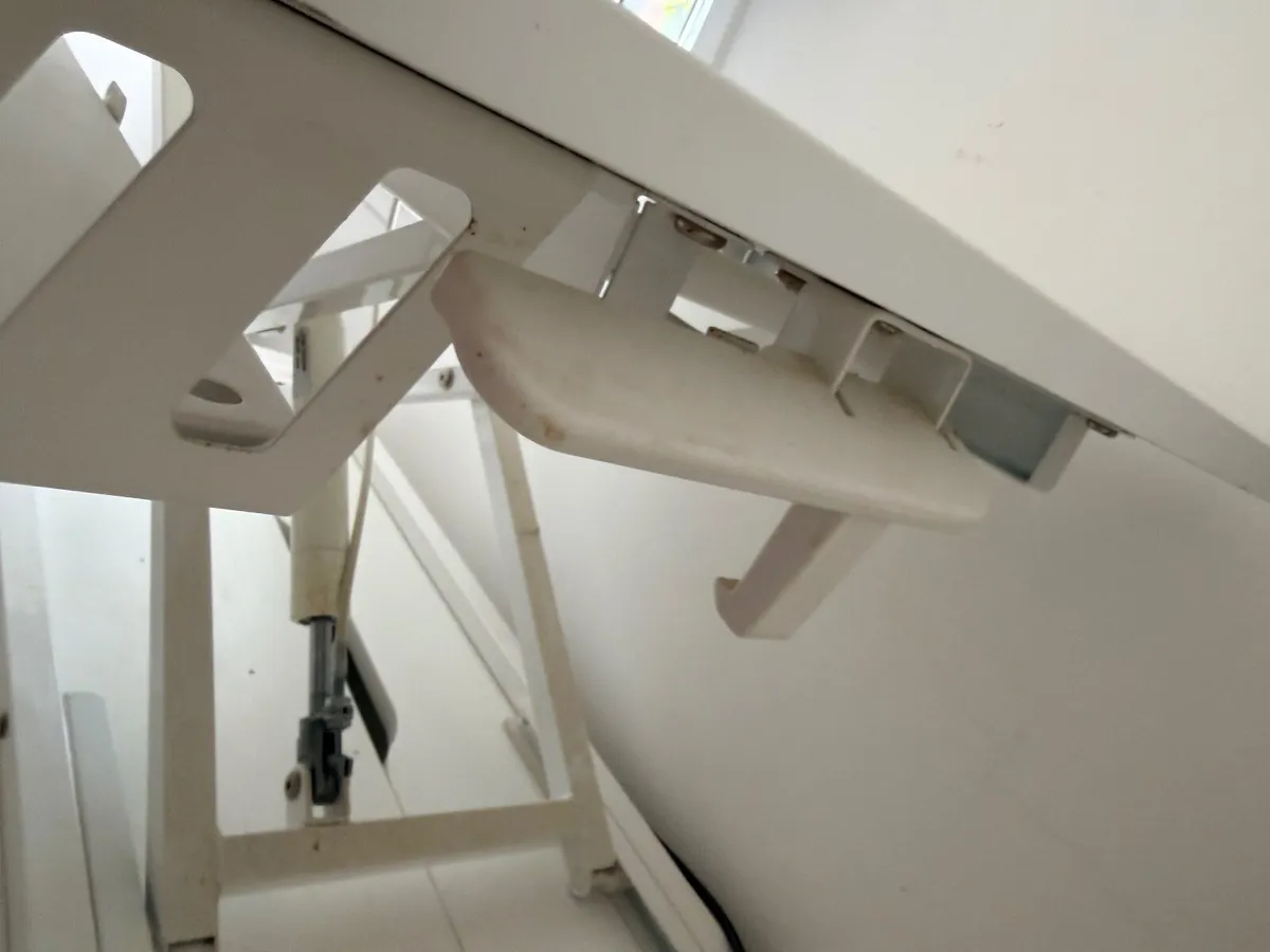 Sit-stand desktop workstation - Image 2
