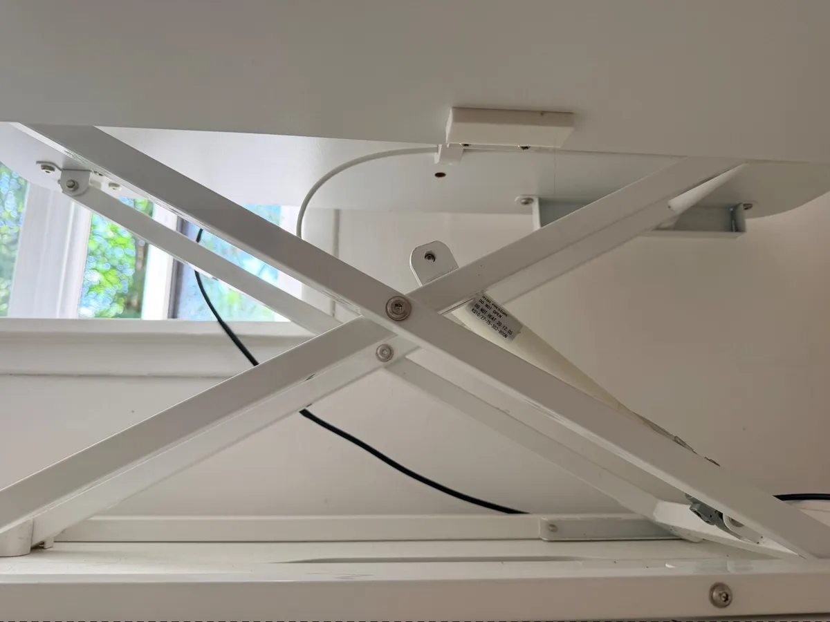 Sit-stand desktop workstation - Image 4