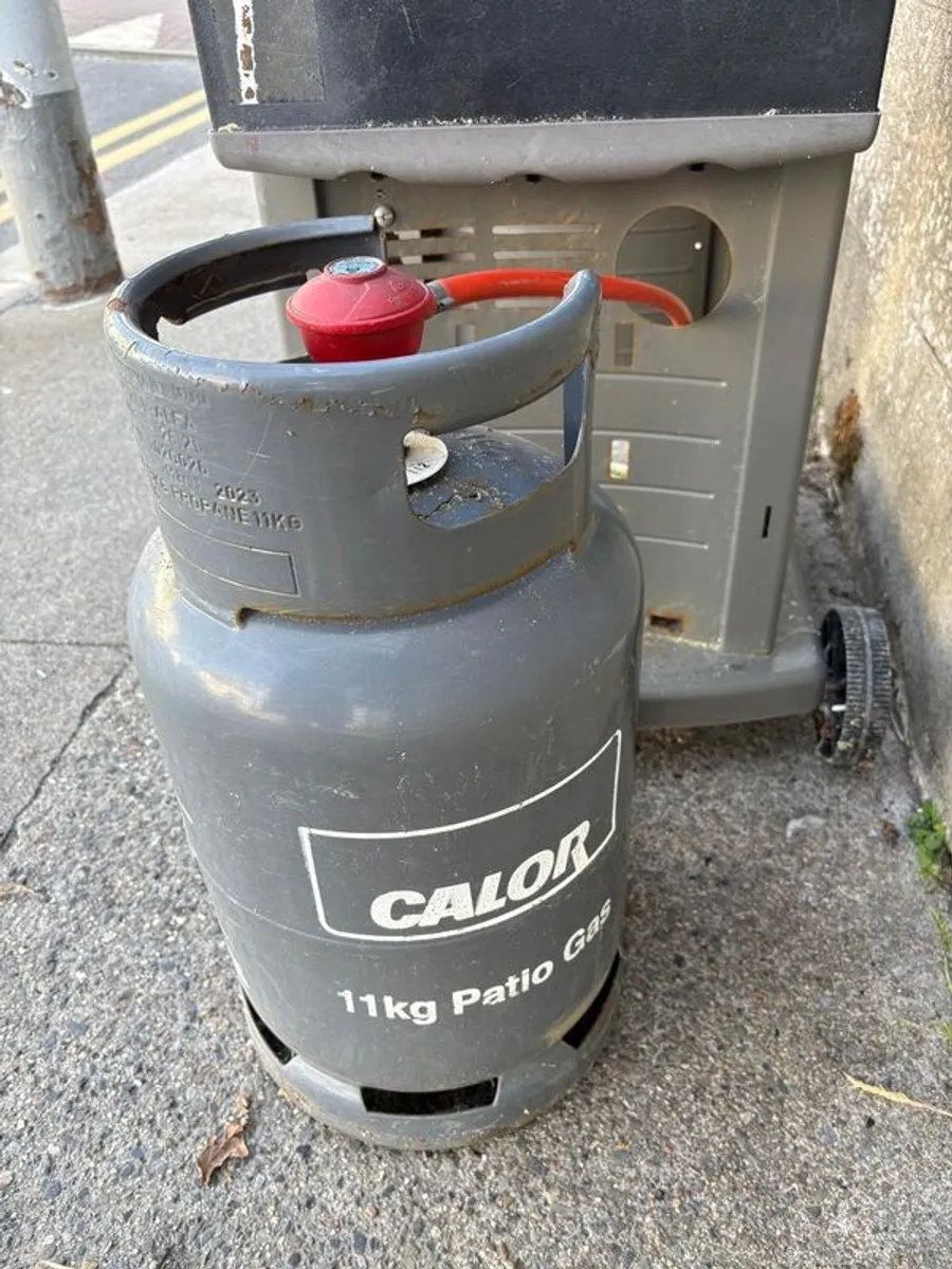 Weber Gas Barbeque - Image 4
