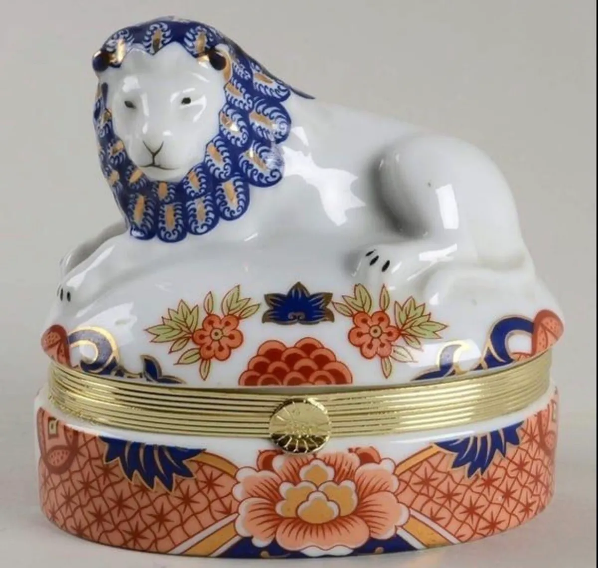 Vintage trinket box