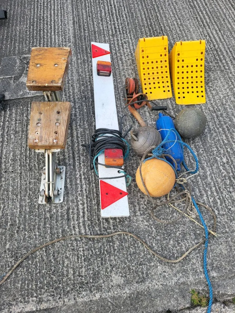 Boat bits - Image 1