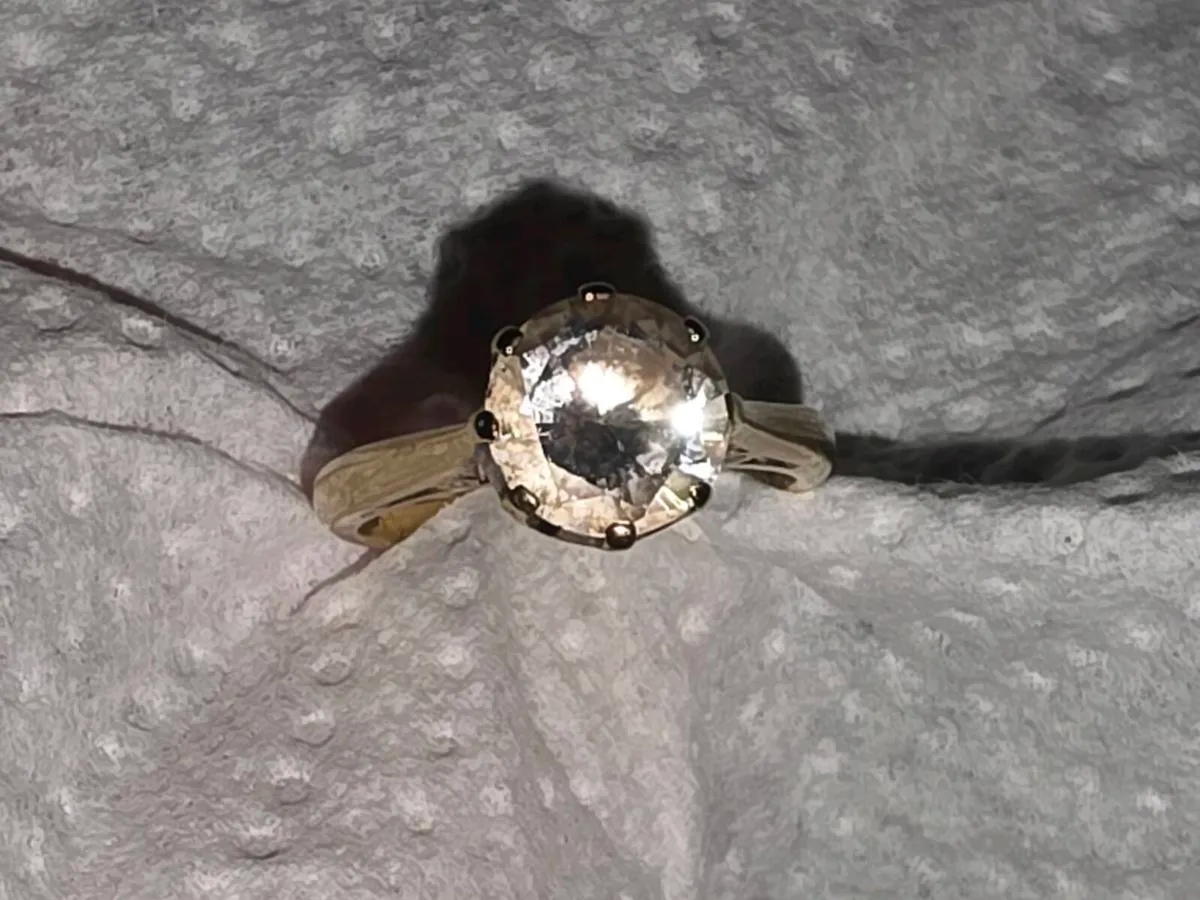 HUGE SOLITAIRE, 9CT YELLOW Gold Vintage Ring ! - Image 1