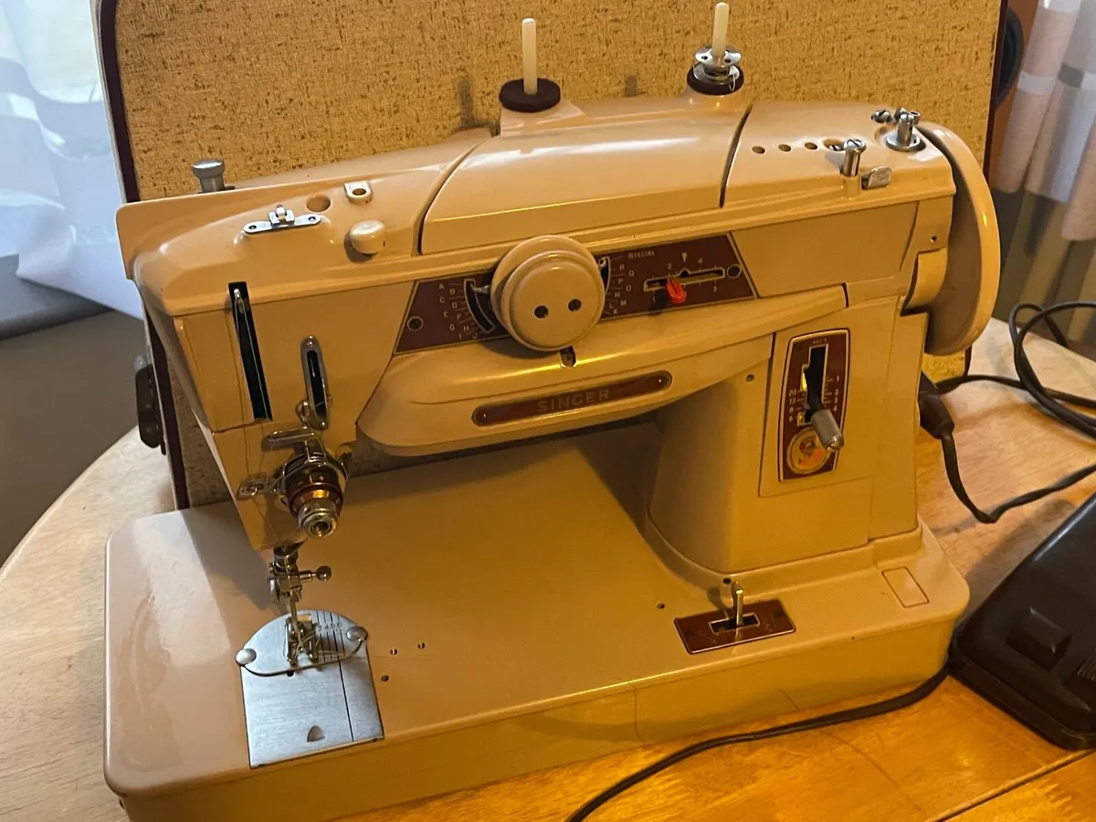 Singer Panoramic model 401 - Image 2