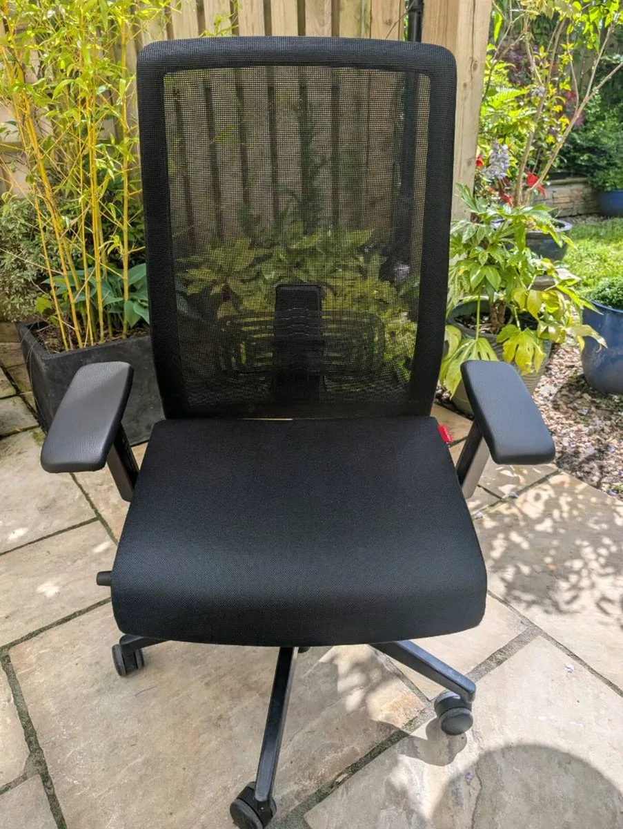 Ergonomic office chair - Image 3