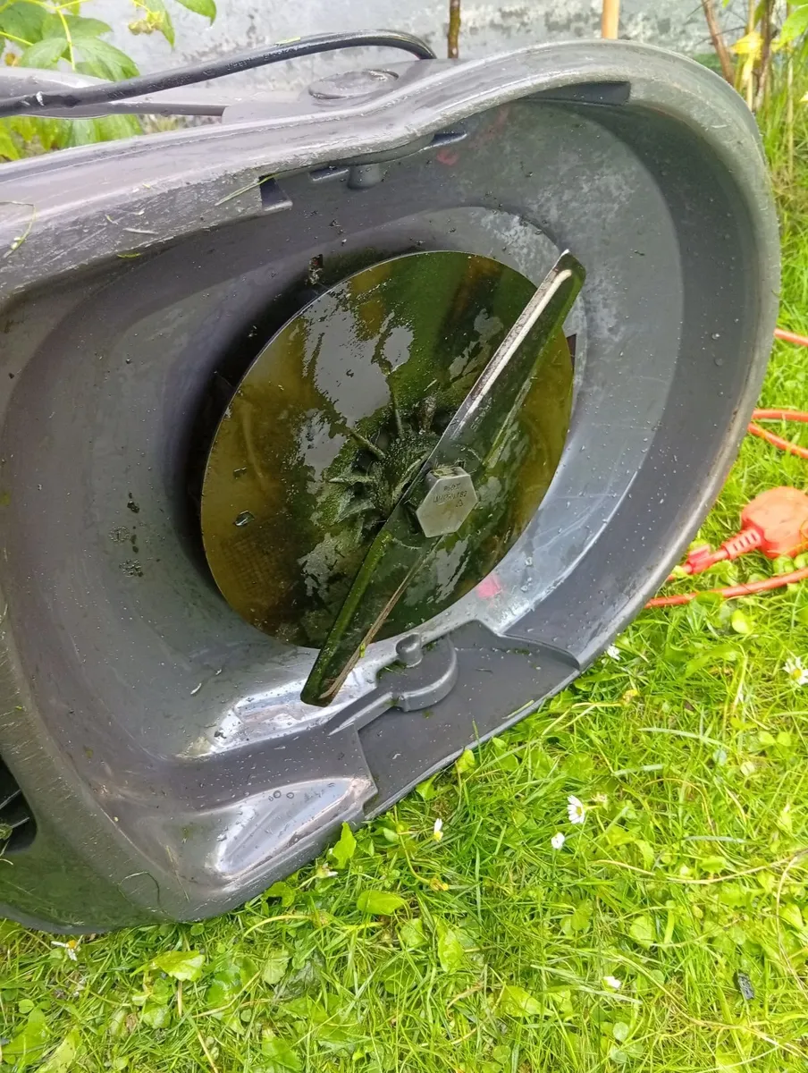 Flymo Electric Lawnmower Grass Cutter 6months old - Image 4