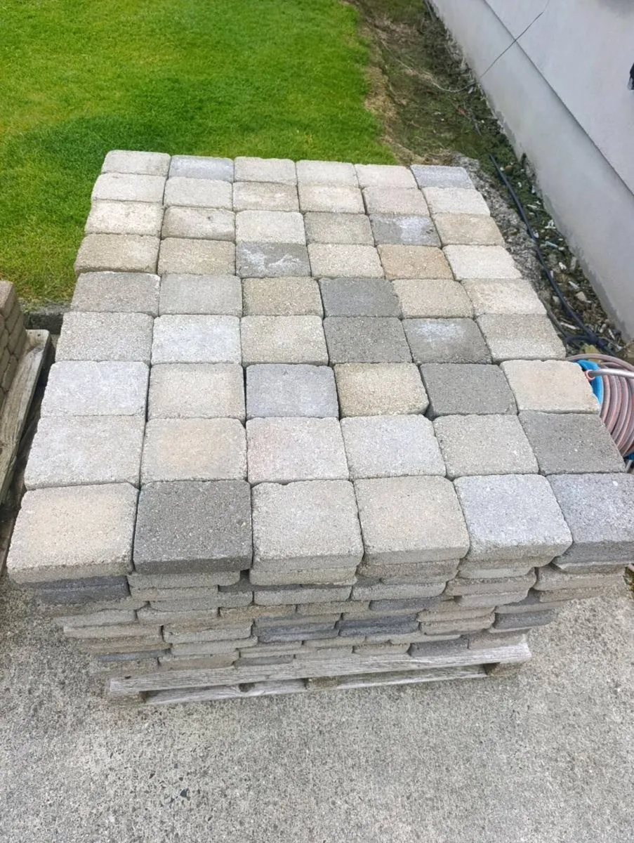 PAVING BRICKS - Image 1