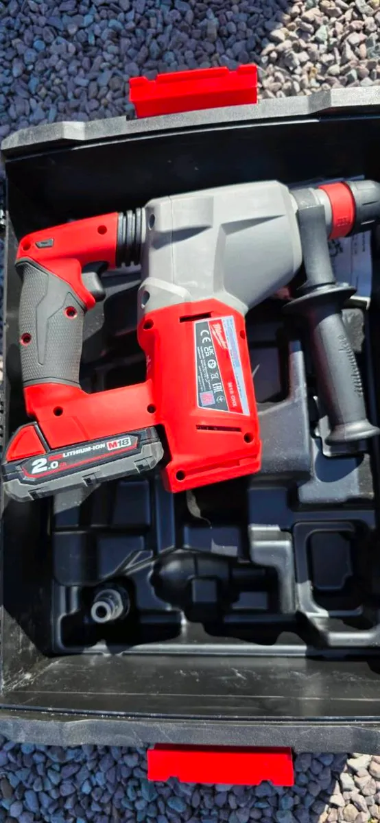 MILWAUKEE FUEL M18 CHX SDS HAMMER DRILL - Image 2