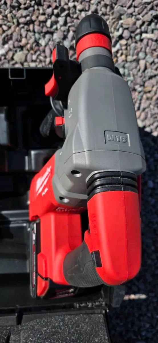 MILWAUKEE FUEL M18 CHX SDS HAMMER DRILL - Image 4