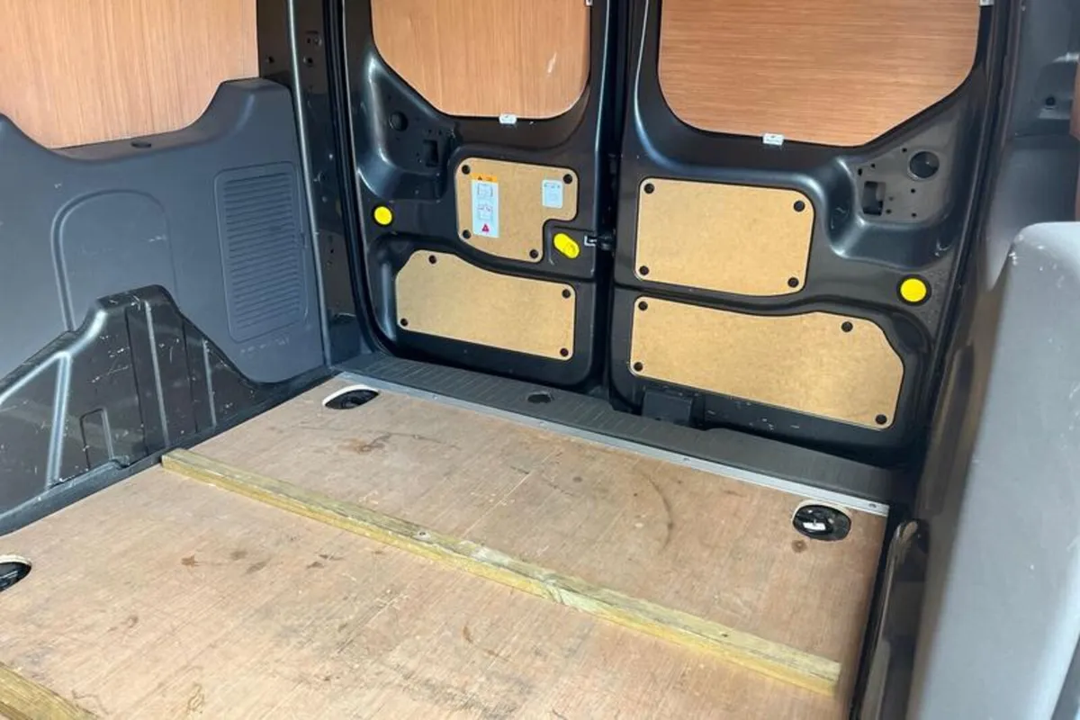 Ford Transit Connect 1.5 240 EcoBlue Limited Panel - Image 4