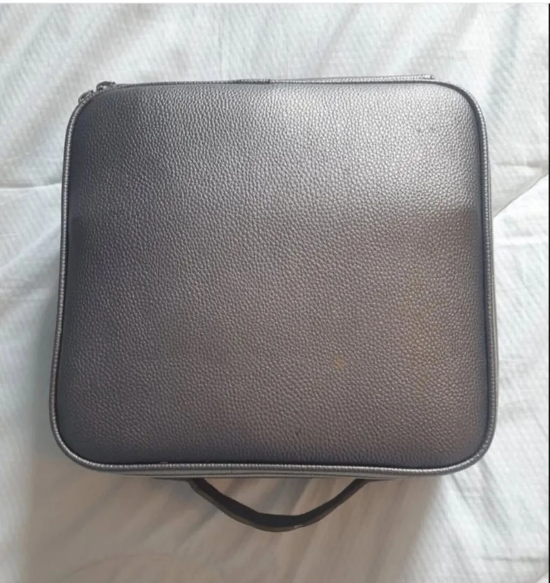 Grey Leather Make Up Bag Organiser. - Image 1