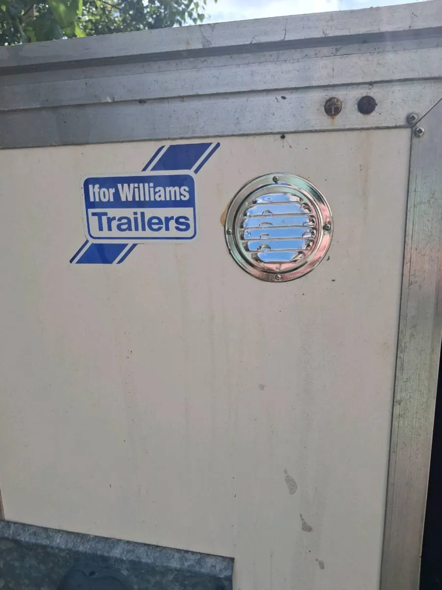 Trailer - Image 2