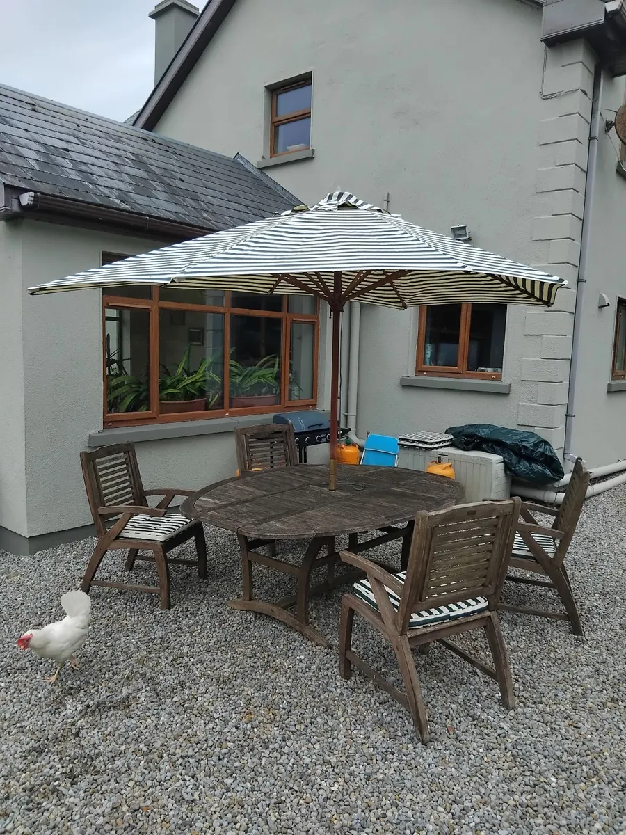 Garden table and chairs - Image 1