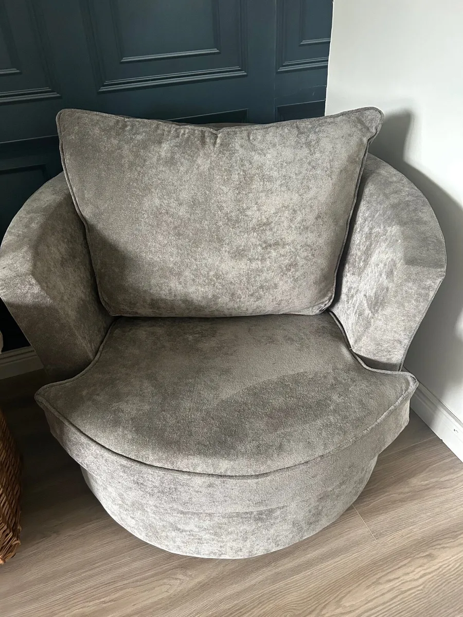 Sofa 3+2+cuddle chair - Image 3