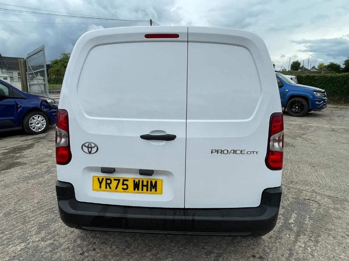 2025 TOYOTA PROACE ACTIVE 100 - Image 2