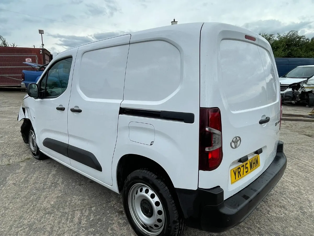 2025 TOYOTA PROACE ACTIVE 100 - Image 3