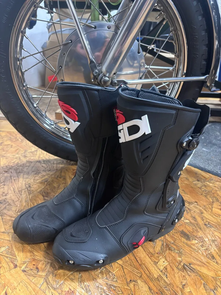 Sidi Vertigo 2 Motorcycle Boots - Image 1