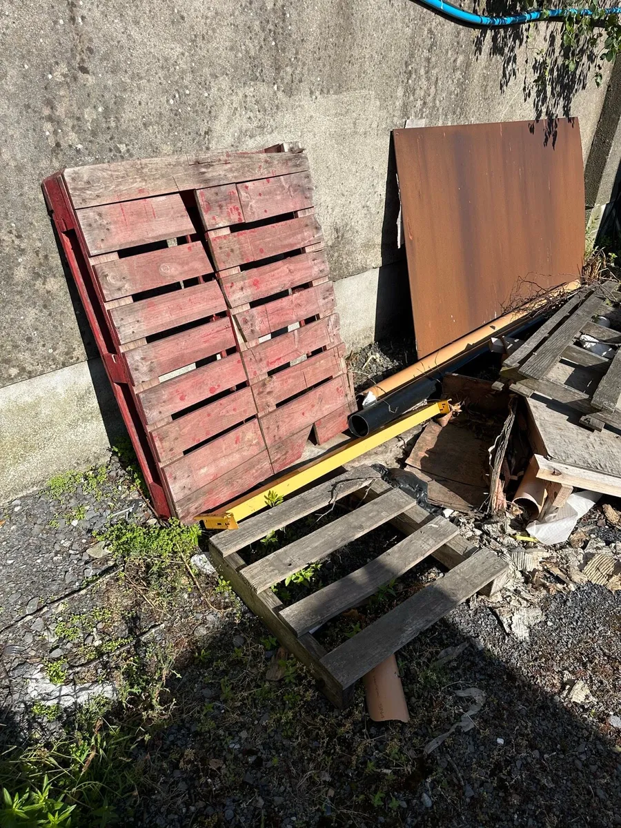 Wood Pallets Free to Collect - Image 1