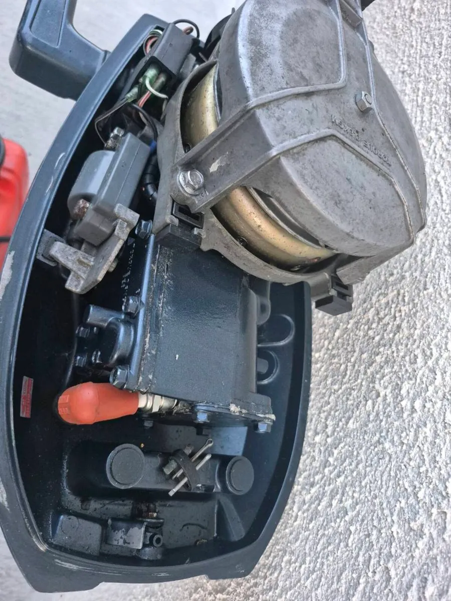 Yamaha outboard 5hp 2 stroke - Image 3