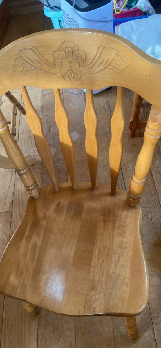 Table and chairs - Image 3