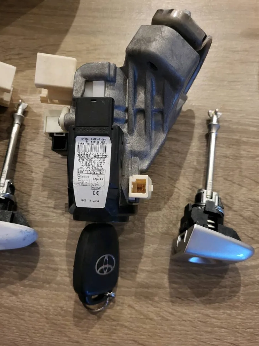 Toyota aqua full ignition key and cover8 2012-2019 - Image 3