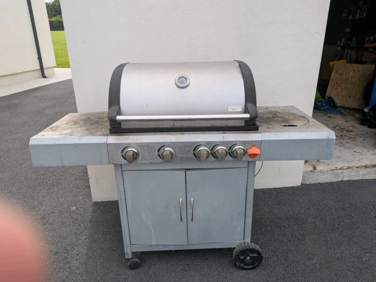 BBQ + gas cylinder - Image 1