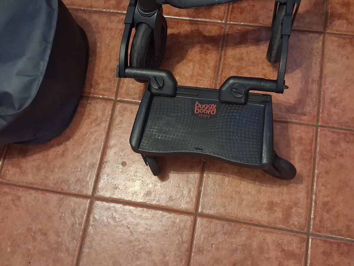 Uppababy 3 piece Vista V2 buggy black - Image 3