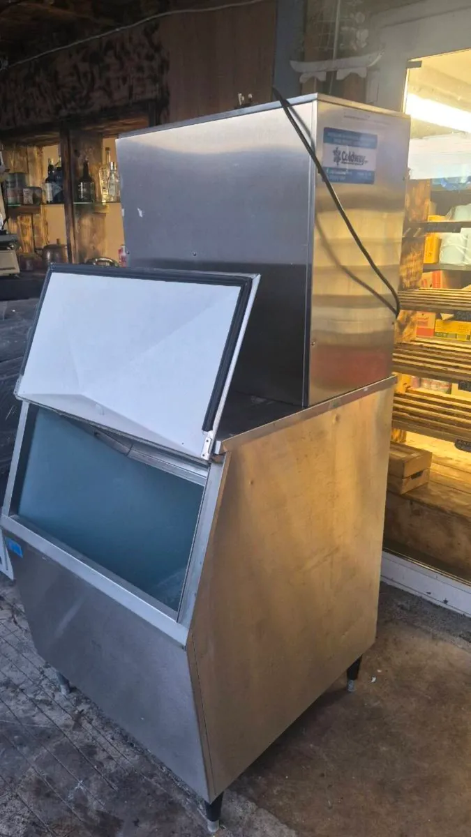Shop contents - Image 1