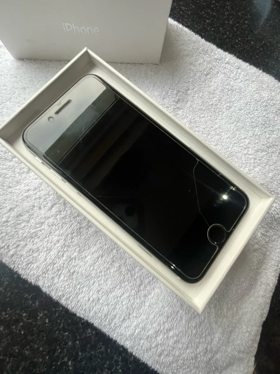 iPhone SE - Image 3