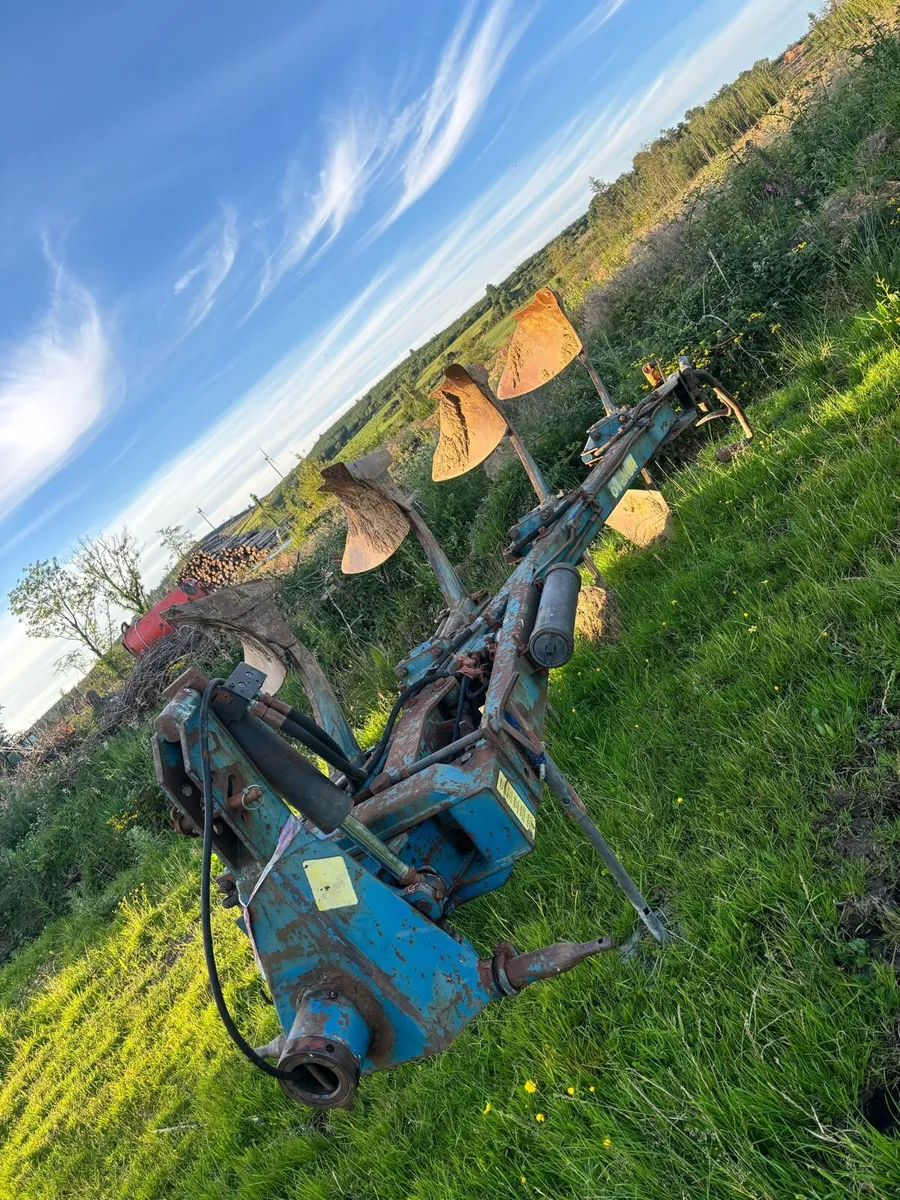 4 forrow overrum plough - Image 2