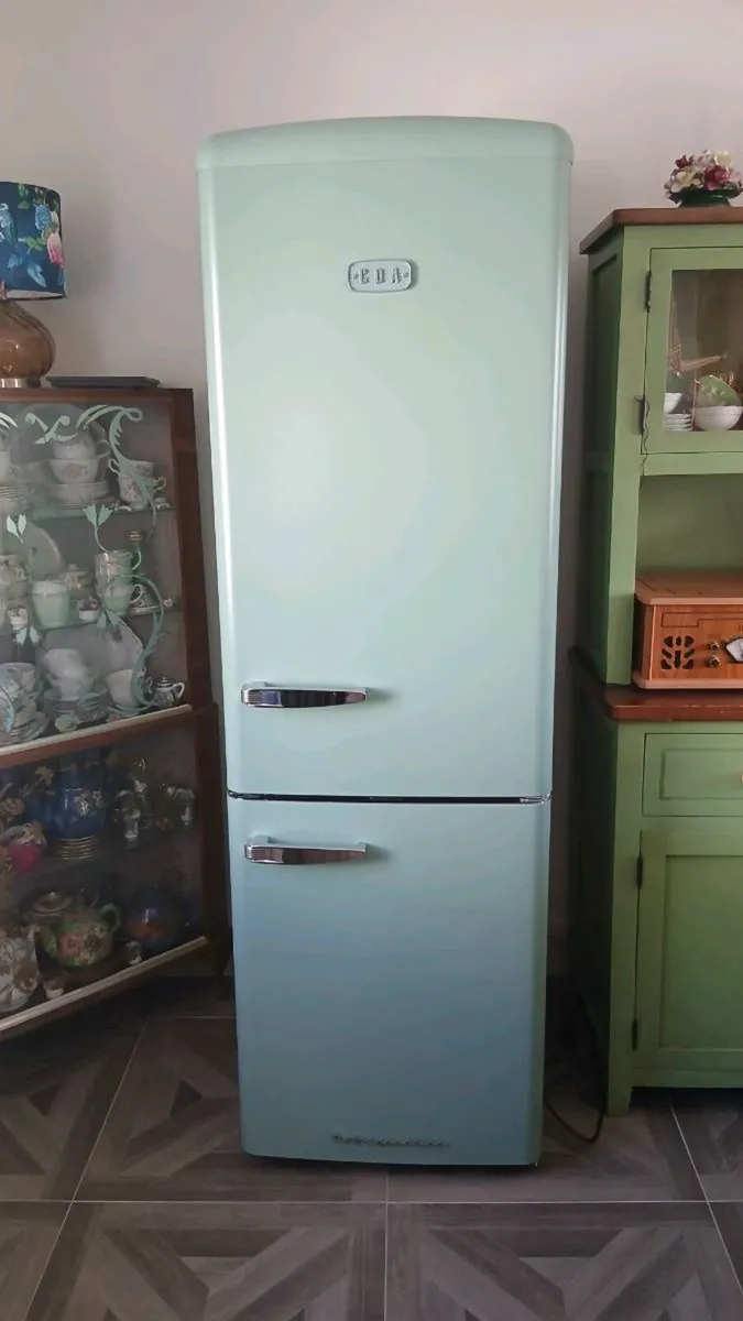 Retro style fridge freezer - Image 1