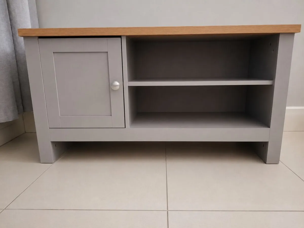 Tv stand