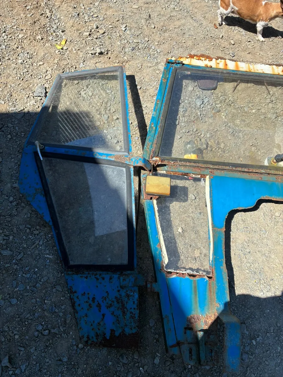 Tractor parts - Image 1