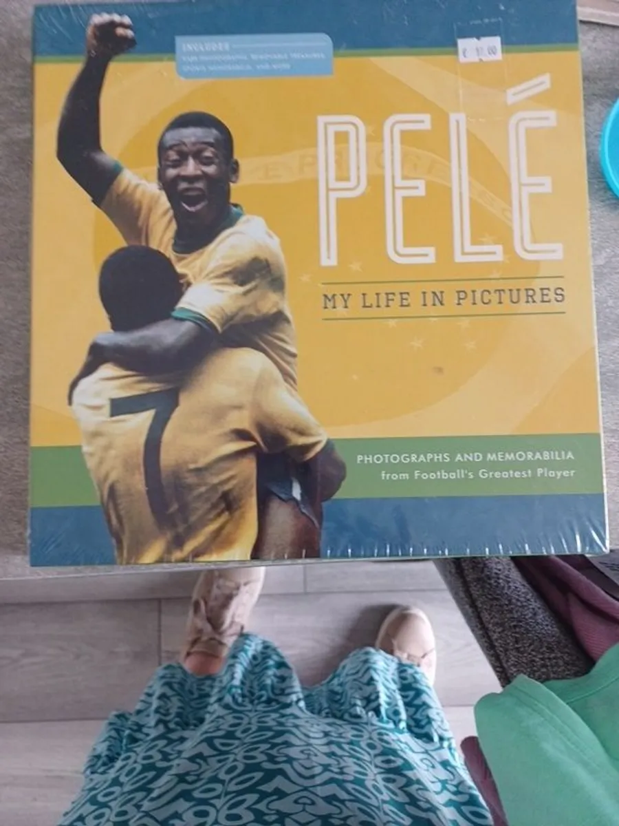 pele photos and memorablia - Image 1