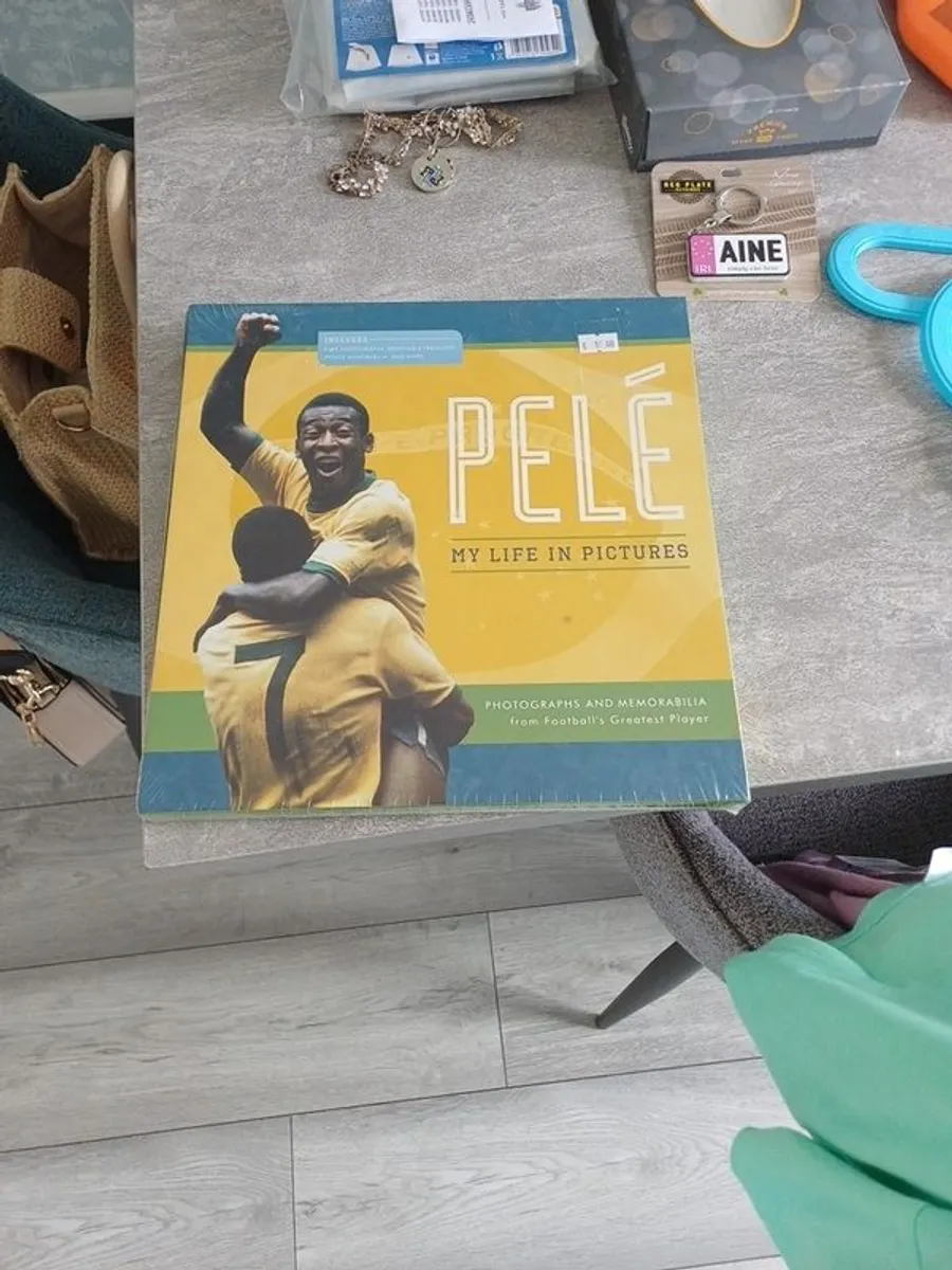 pele photos and memorablia - Image 2